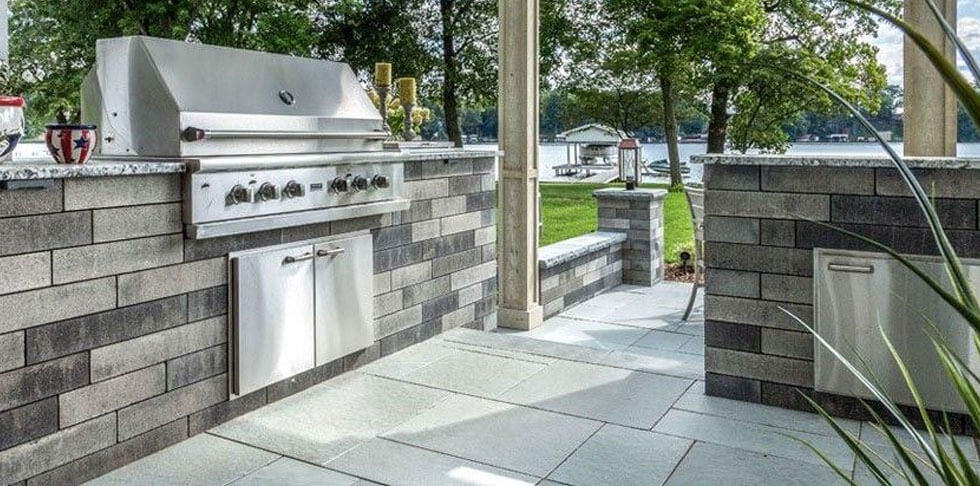 modern-outdoor-kitchen-cropped