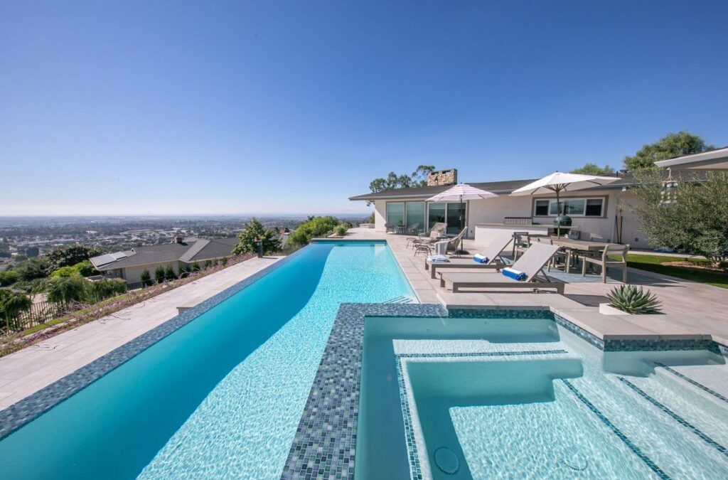 Infinity Swimming Pool – Thousand Oaks